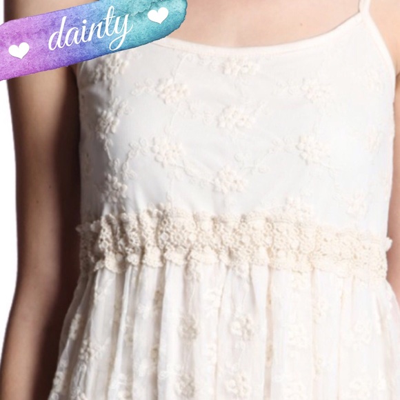 🌺HP 6/17, 6/18🌺BEAUTIFUL FLOWER CUT OUT DRESS - Picture 2 of 3