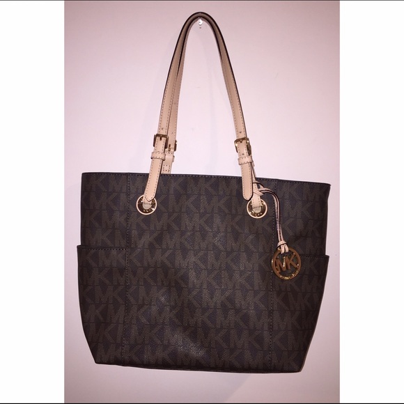 Michael Kors Handbags - Michael Kors Jet set tote