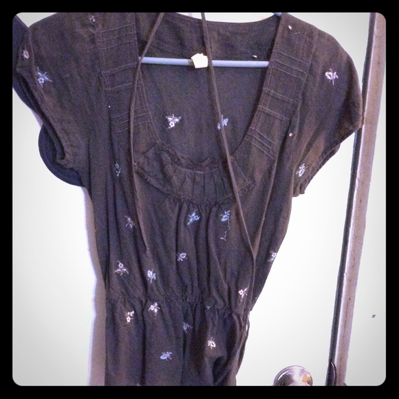 Tiny brand linen top with tie back