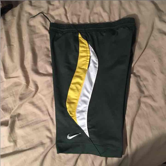 Nike basketball shorts - Picture 2 of 3