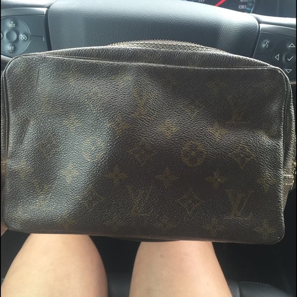 SOLD TROUSSE TOILETTE 23