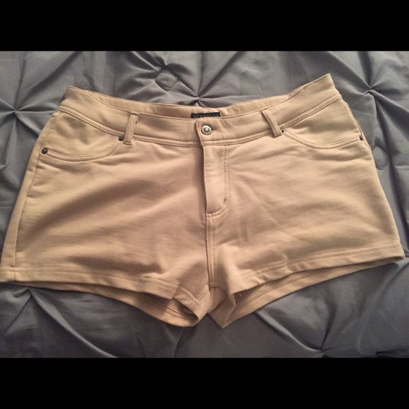 Kaki shorts