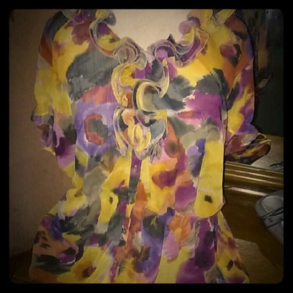 Floral casual and flowy blouse