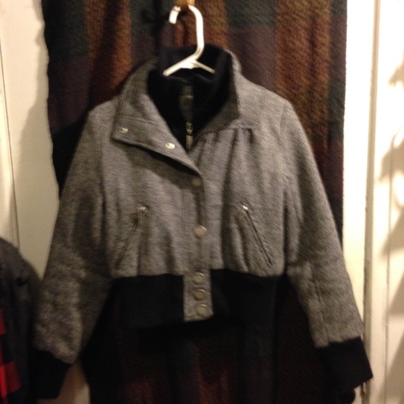 CLEARANCE: Women's Winter Jacket (Size Medium) - Picture 1 of 2