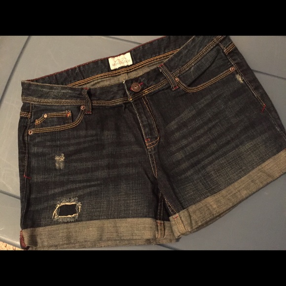 Aero shorts like new!  Non smoking -no pets! - Picture 3 of 3