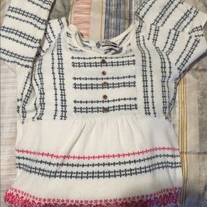 TNF sweater fits like a Medium