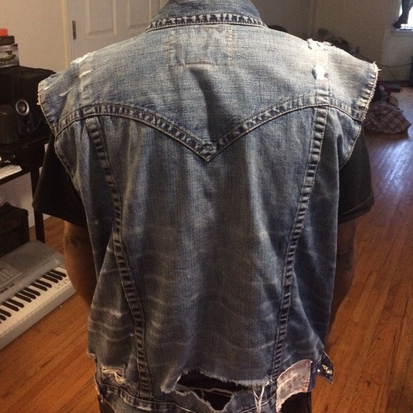 More pics 💯😘‼️... Awesome True religion jacket - Picture 2 of 2