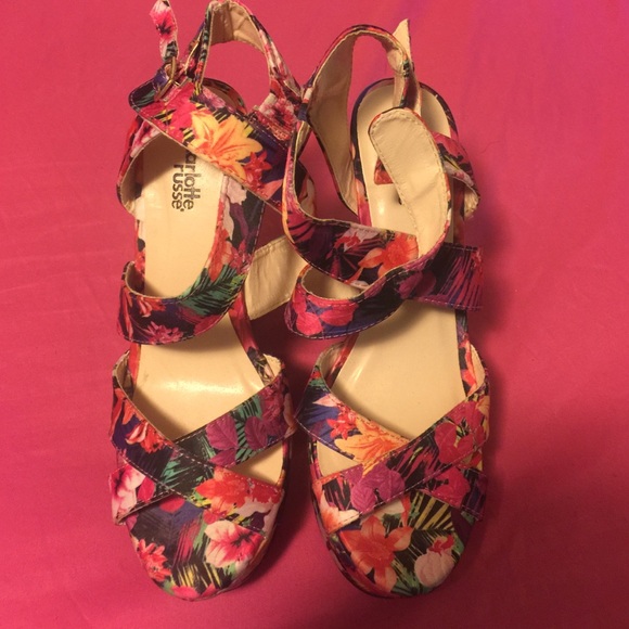 Open toed wedge sandals - Picture 1 of 2