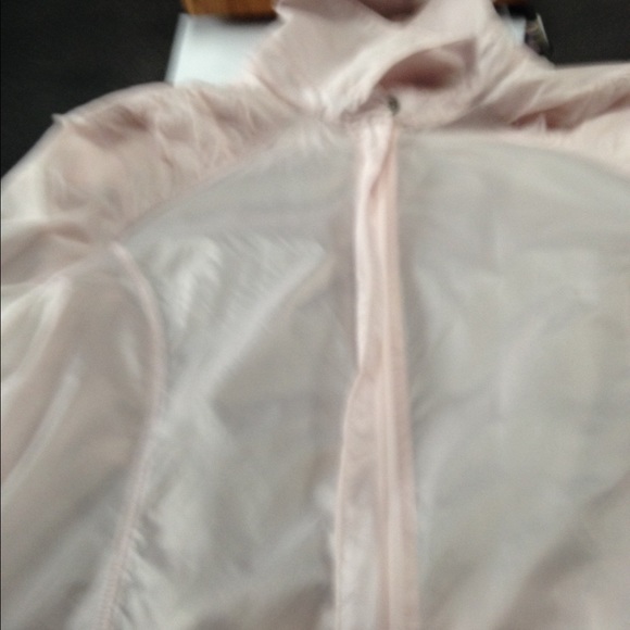 Light pink windbreaker excellent condition