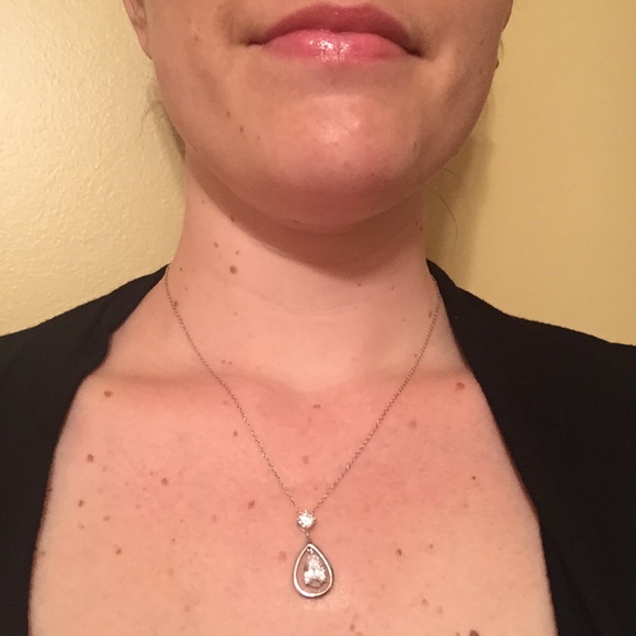 Silver necklace with teardrop charm - Picture 3 of 3