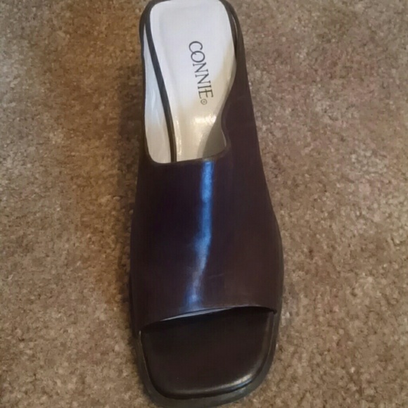 Super Cute Connie Sandals - Picture 2 of 3