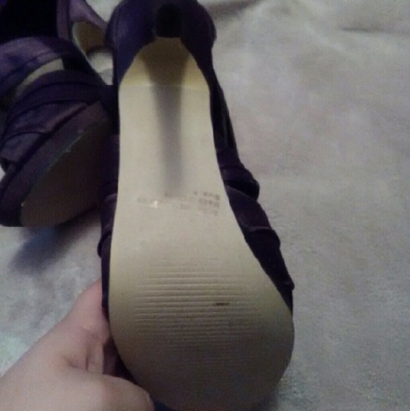 Heels - Picture 4 of 4