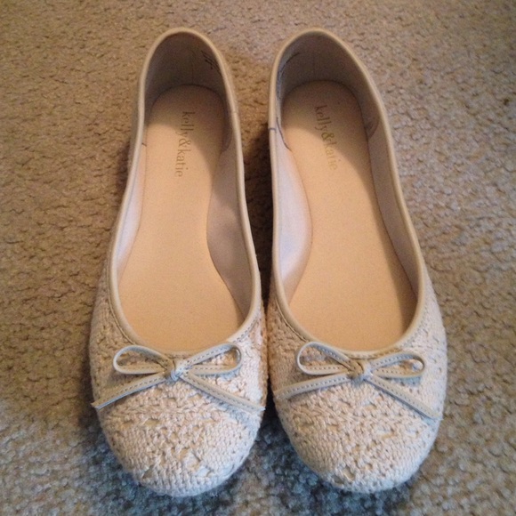 Kelly & Katie brand name white lace flats. Size: 8