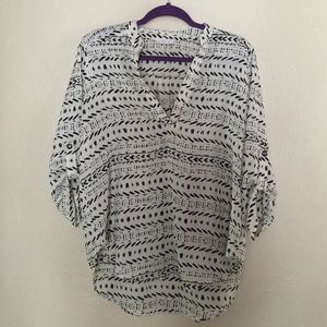 Black and white lush blouse!