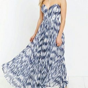 NWT Kimchi Blue Strapless Maxi Dress GORGEOUS