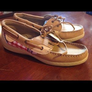 NWT Aloha Island Dockers