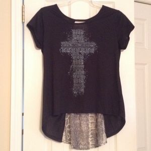 Tee shirt with cross high low hem