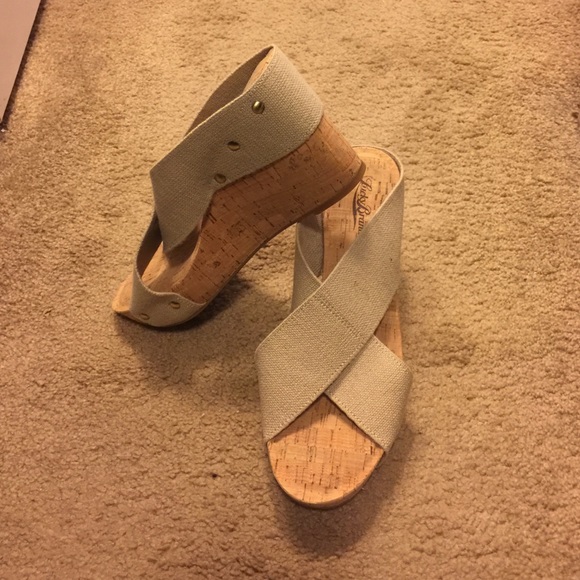 Lucky brand tan wedges