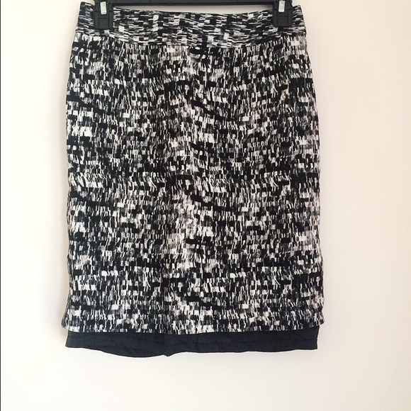 Banana Republic Dresses & Skirts - Banana Republic Print Skirt