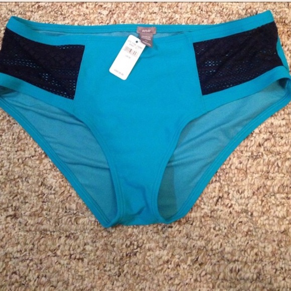 Arie bikini high rise bottoms, new with tags!