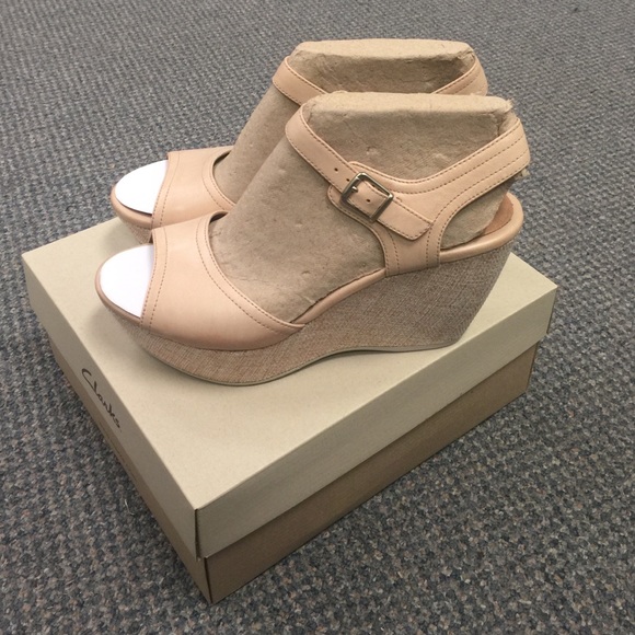 Clarks Shoes - Women's Clarks Lola size 8.5