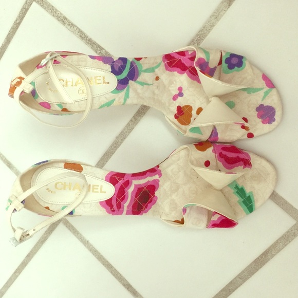 Authentic Chanel multicolor sandals   Never worn!