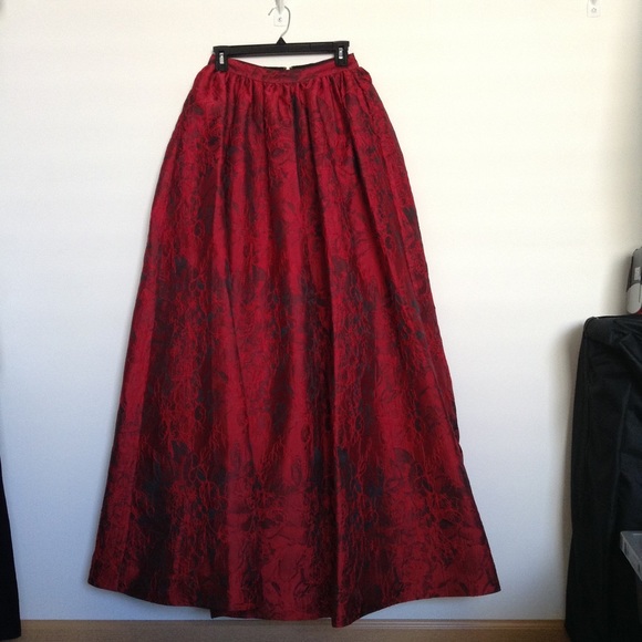 Gone. Alice + Olivia ball gown skirt - Picture 2 of 3