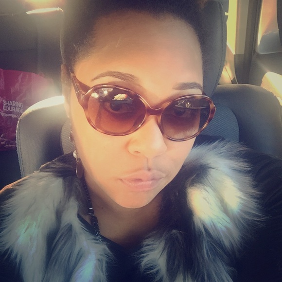 Meet your Posher!! Shavonne - Picture 1 of 1