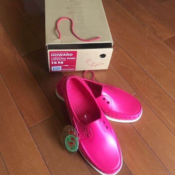 Native "Howard" loulou pink shoes size 8