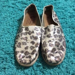 Silver cheetah print bobs
