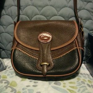 Ladies Vintage Dooney & Bourke Crossbody Purse
