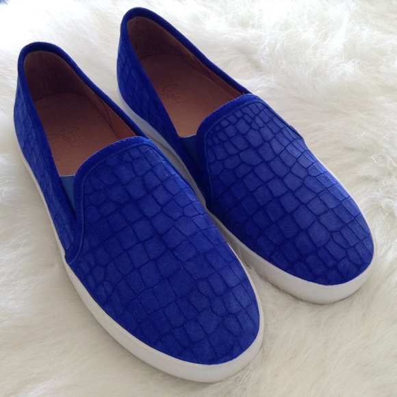 Gone. Joie slip ons - Picture 3 of 4