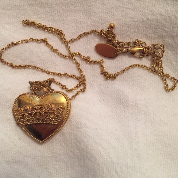 Heart crown locket necklace