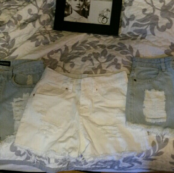 Three pairs of daisy dukes! 🎉🐧💖🐘 - Picture 1 of 3