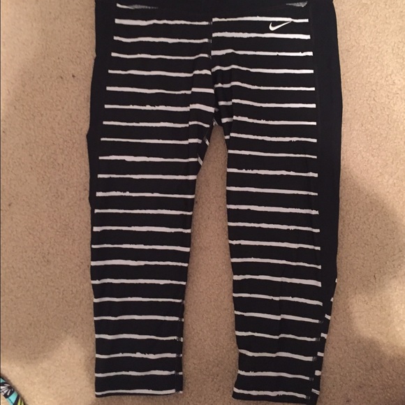 cropped nike leggings
