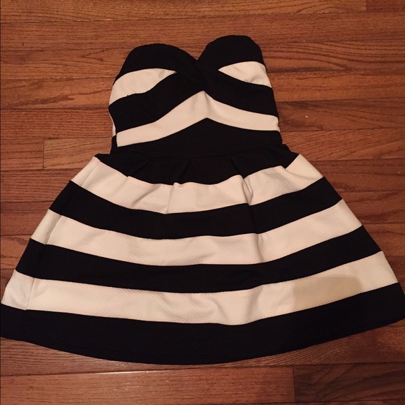 Tobi dress size small