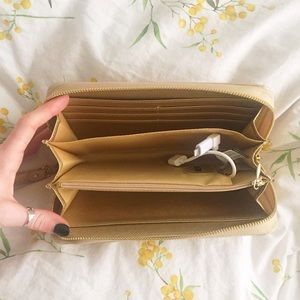 NWT Triple C | CHARGING wallet