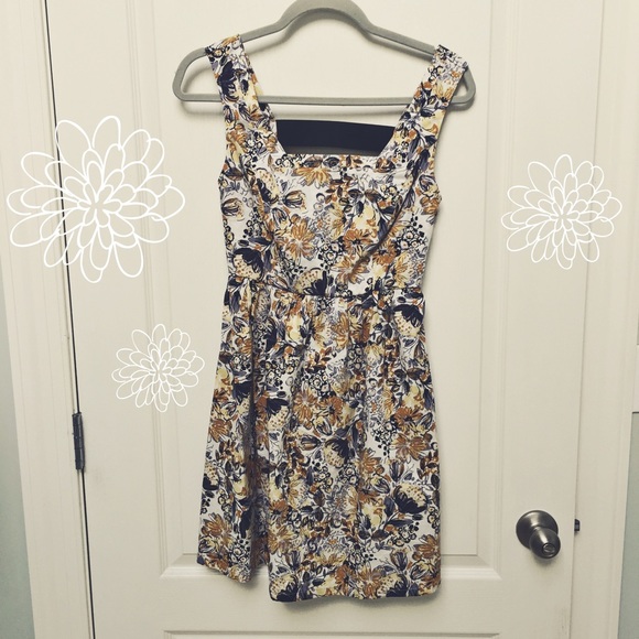 Hello Yellow! Open-back Dress
