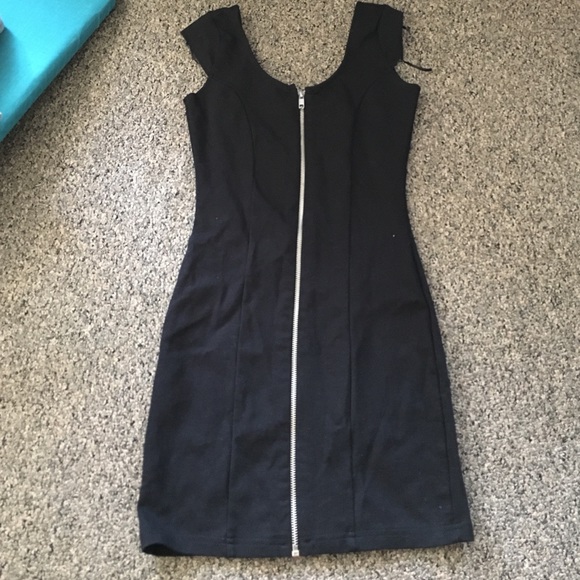 Little black dress (Fits like size 2-4)