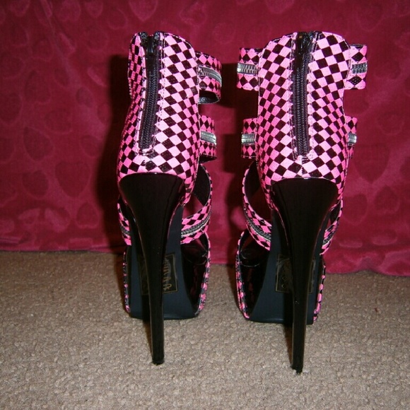 (SOLD) Shoedazzle kimbra 8.5m - Picture 2 of 4