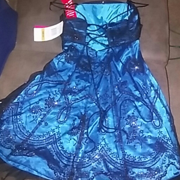 Dress - Picture 2 of 3