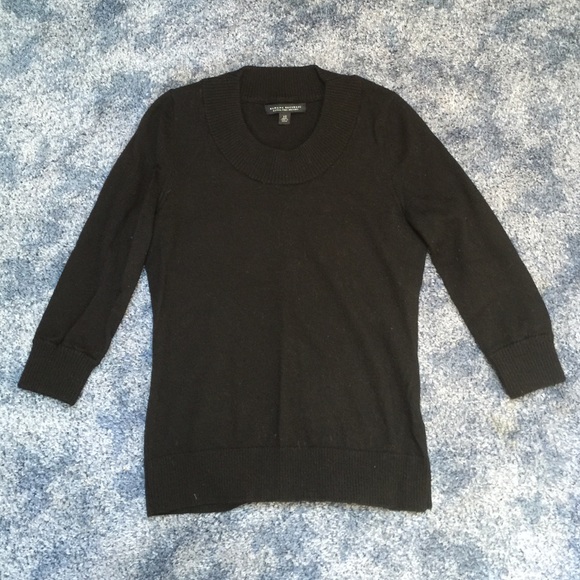 Black 3/4 length sleeve sweater