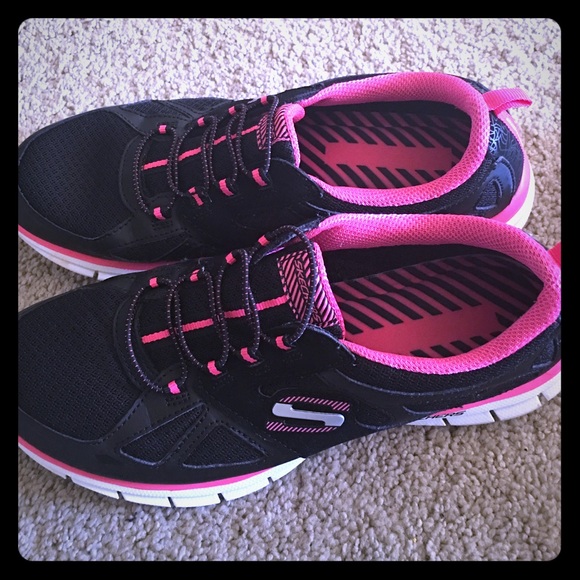 7.5 Skechers