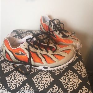 BROOKS TRAINERS WITH SPIKES OPTIONS