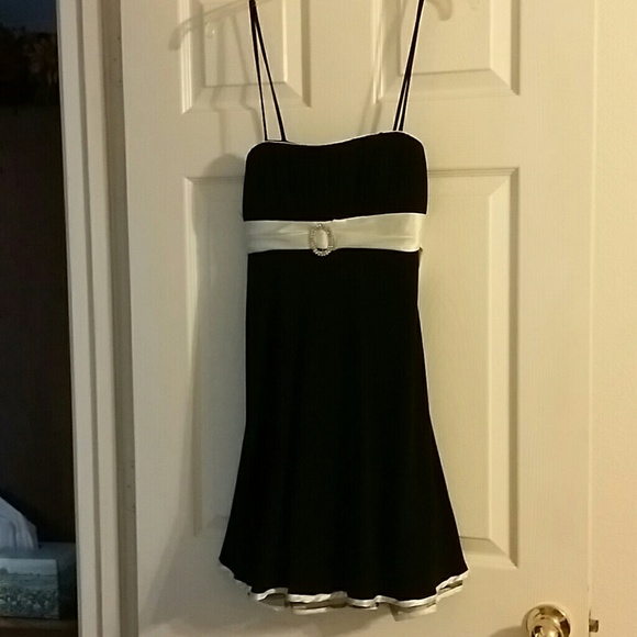 Short, spaghetti strap prom dress - Picture 1 of 4