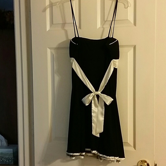 Short, spaghetti strap prom dress - Picture 3 of 4