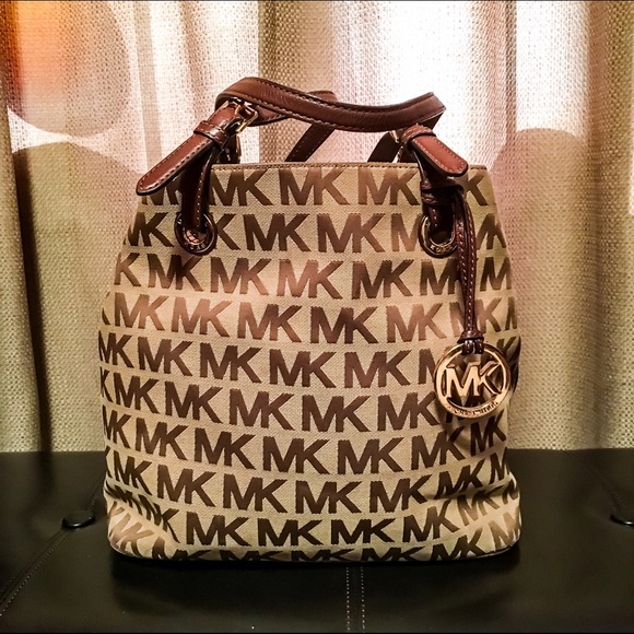 Michael Kors Handbags - Michael Kors Tote bag