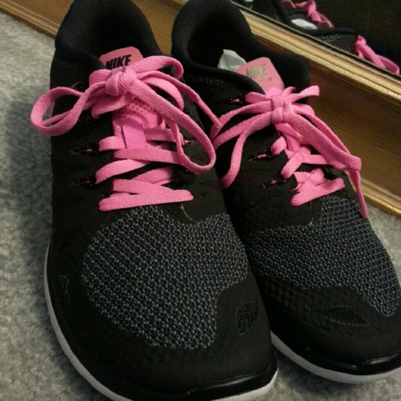 🍍    pink NIKE free sneakers