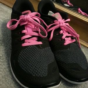 🍍    pink NIKE free sneakers