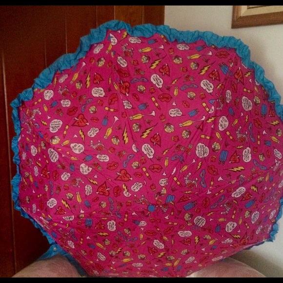 🆕Betsey Johnson Umbrella - Picture 3 of 4